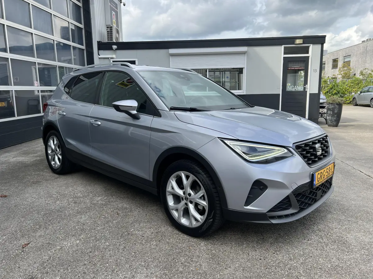 1.0 TSI FR Business Connect Stoelverwarming Carplay Camera