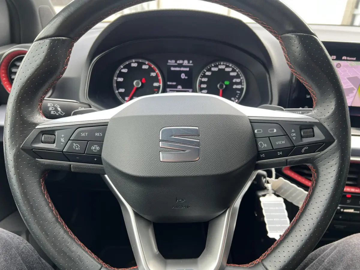 1.0 TSI FR Business Connect Stoelverwarming Carplay Camera