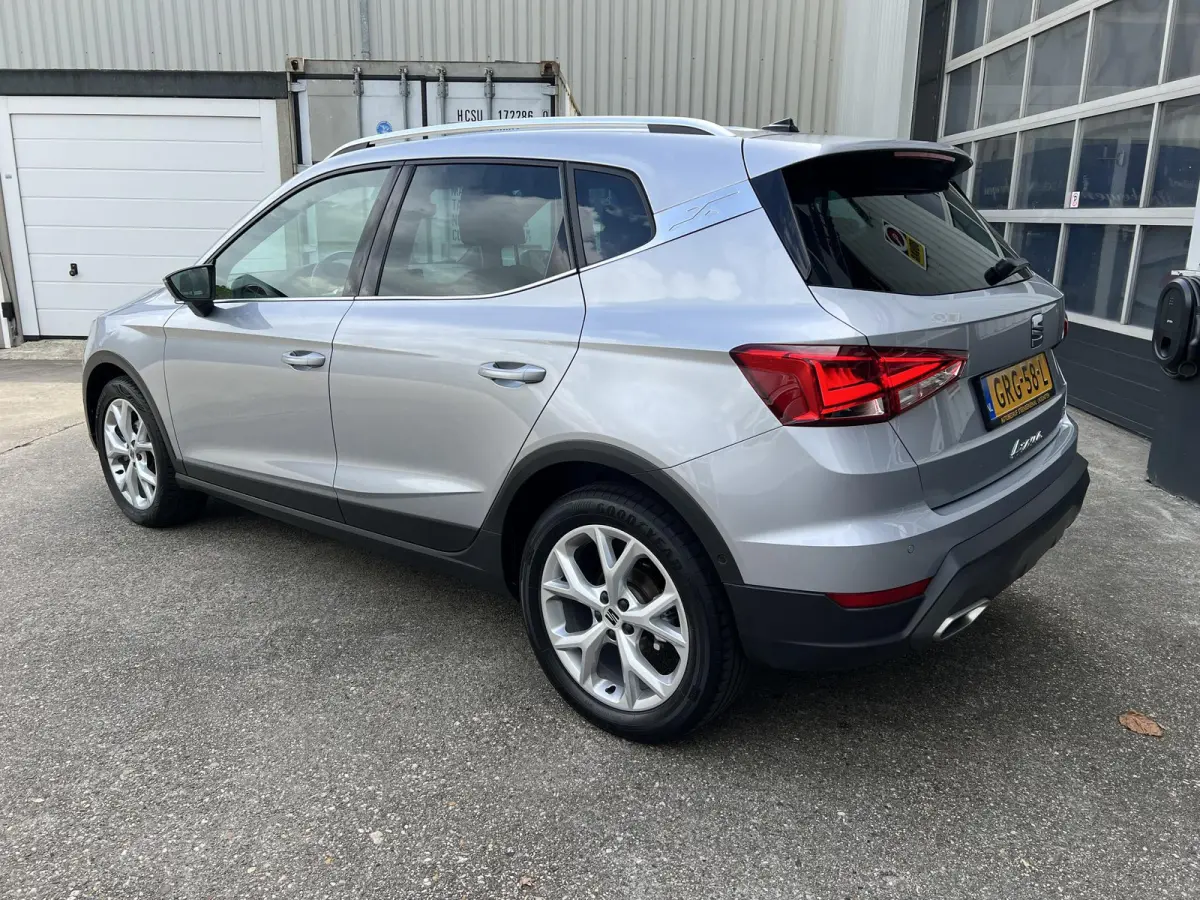 1.0 TSI FR Business Connect Stoelverwarming Carplay Camera