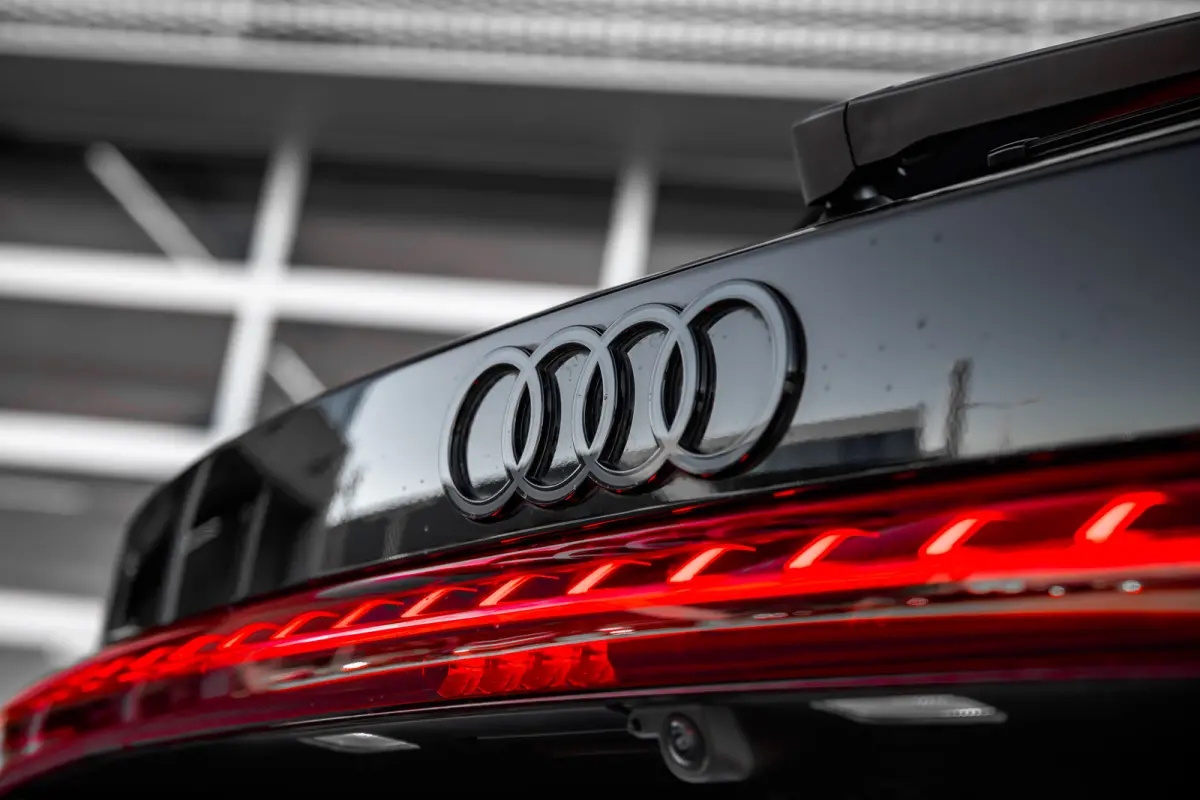Avant 2.0 367pk quattro S edition Competition | Bang & Olufsen | Trekhaak | HUD | 360 Camera | | Audio installatie premium | Cruise control adaptief met Stop&Go en stuurhulp | Extra getint g