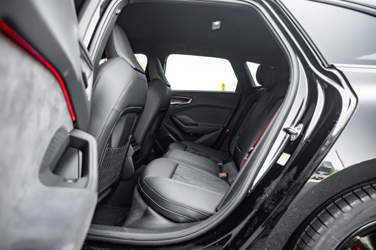 Avant 2.0 367pk quattro S edition Competition | Bang & Olufsen | Trekhaak | HUD | 360 Camera | | Audio installatie premium | Cruise control adaptief met Stop&Go en stuurhulp | Extra getint g
