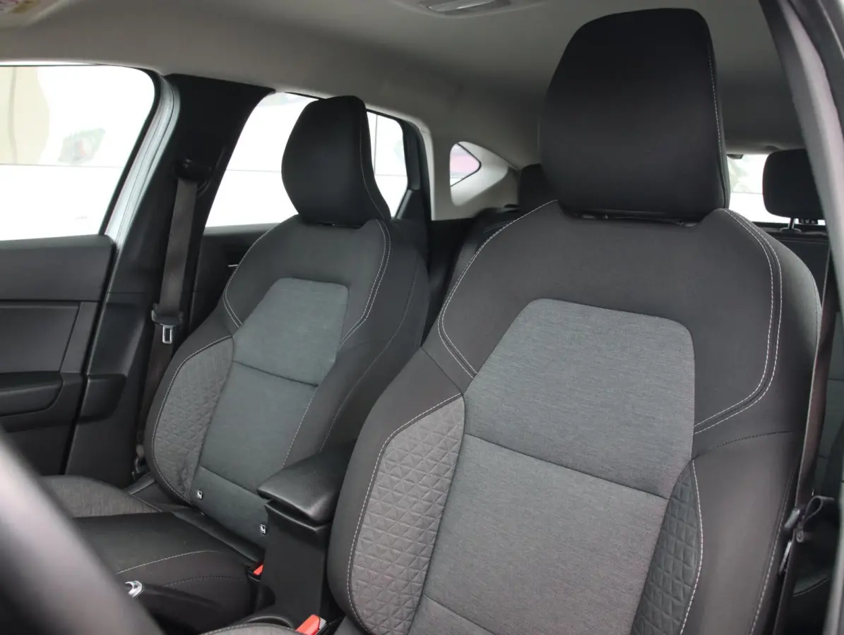 1.0 TCe 90 Zen | Trekhaak | Apple Carplay | All-seasonbanden