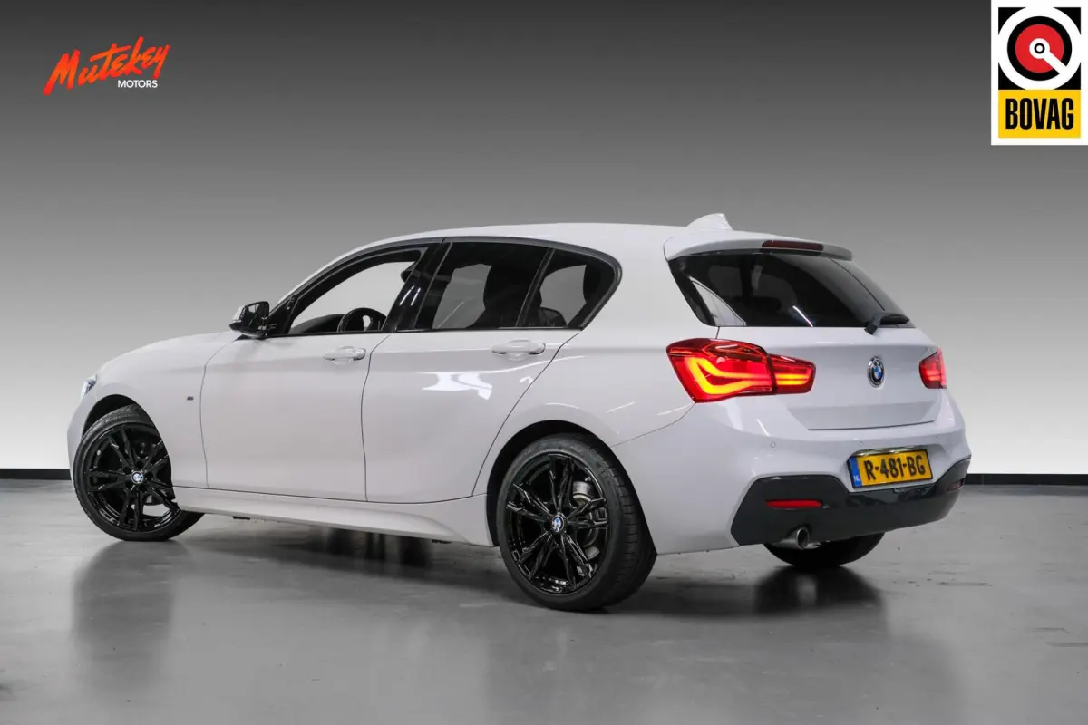118i M Sport | Zwart leder