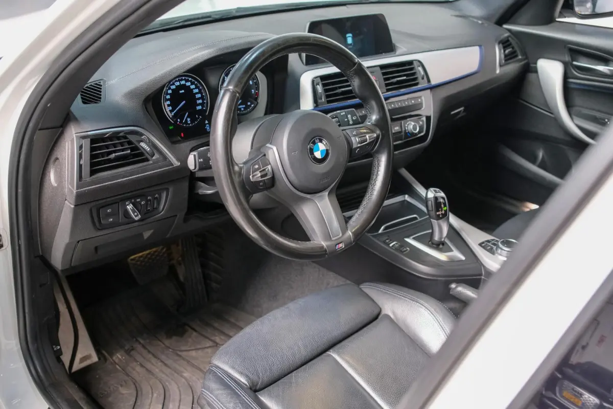 118i M Sport | Zwart leder