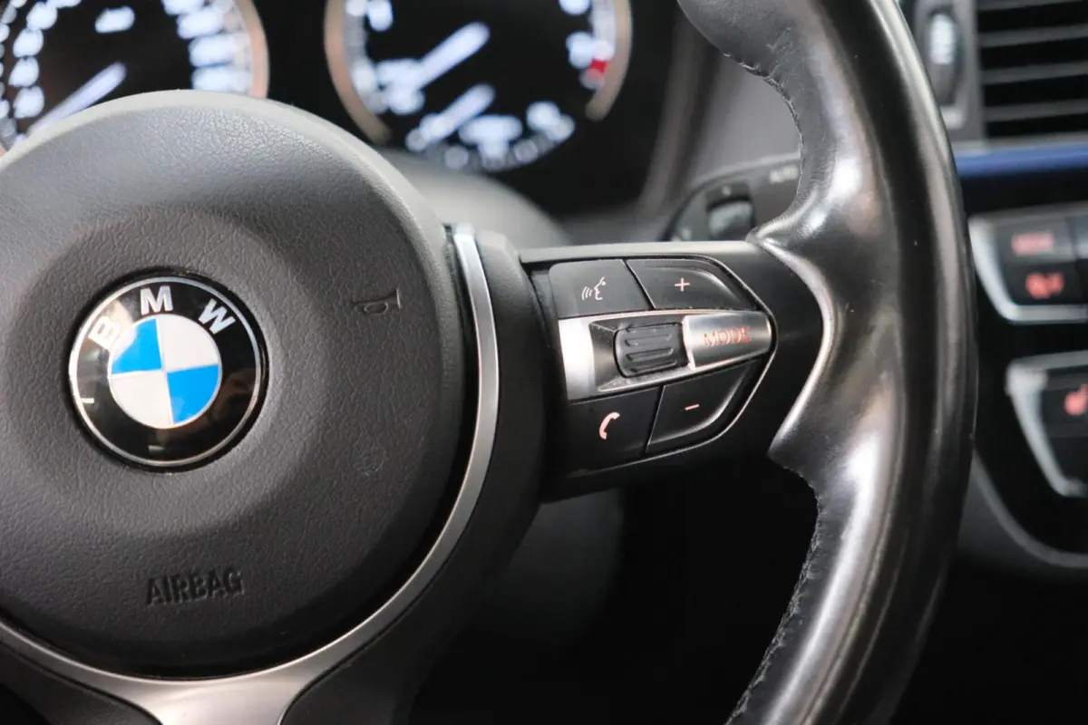 118i M Sport | Zwart leder