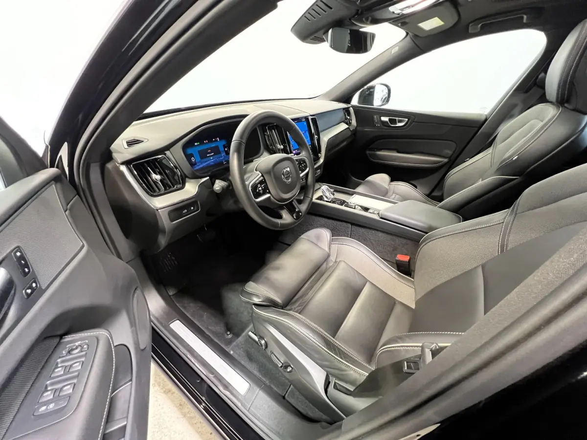 2.0 T6 Plug-in hybrid AWD Plus Black Edition | Panoramadak | Wegklapbare trekhaak | LED koplampen |