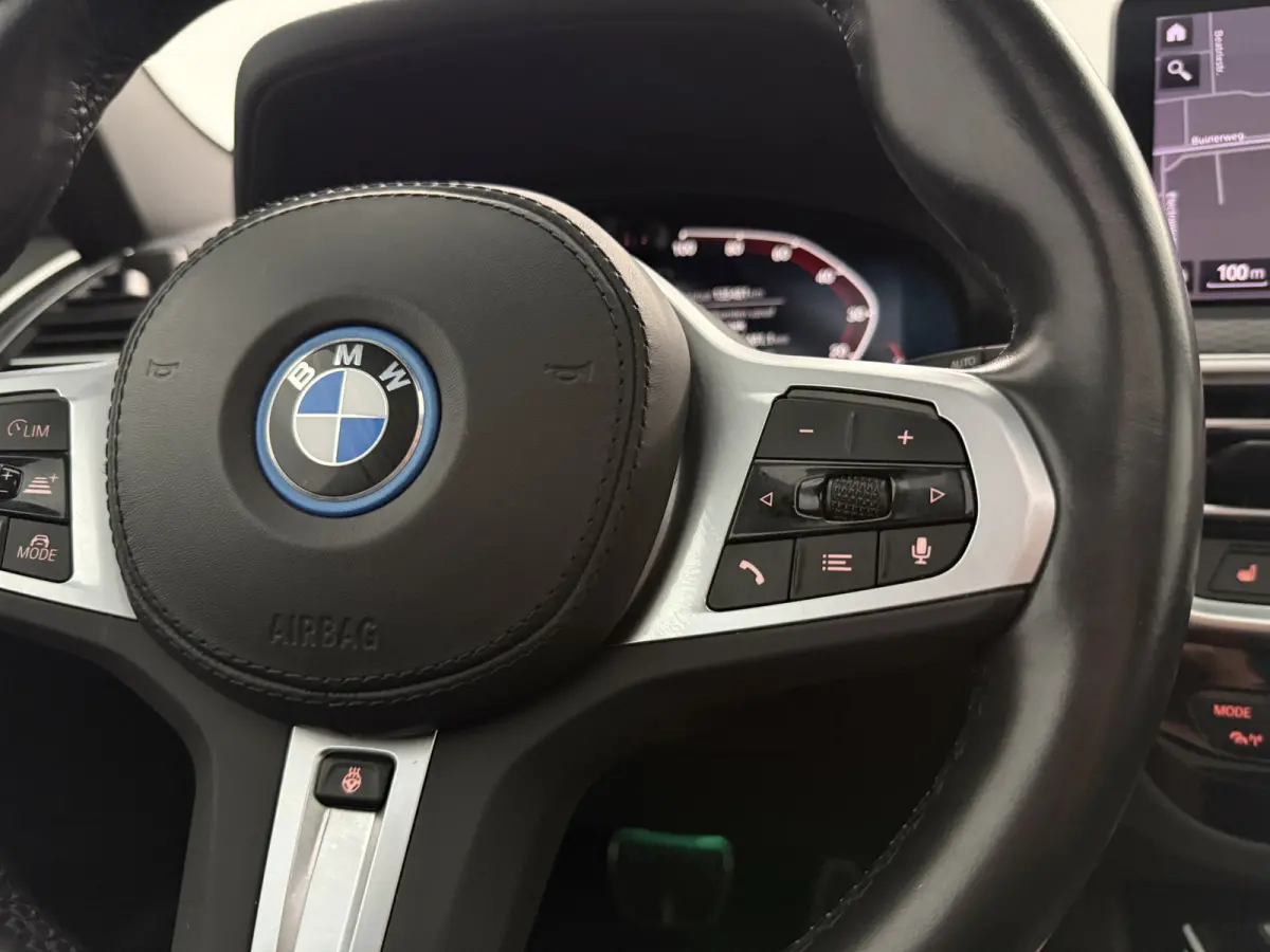 High Executive 80 kWh M-Sport | Snelladen | SOH 93% | H/K | Pano | 360° | Virtual | HuD | Memory | Sfeer