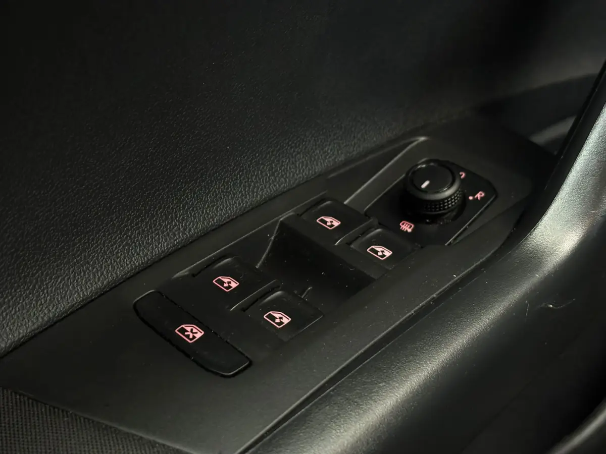 1.0 TSI 95 pk R-Line Edition 7-DSG | Achteruitrijcamera | Cruise control adaptief | Getint glas |