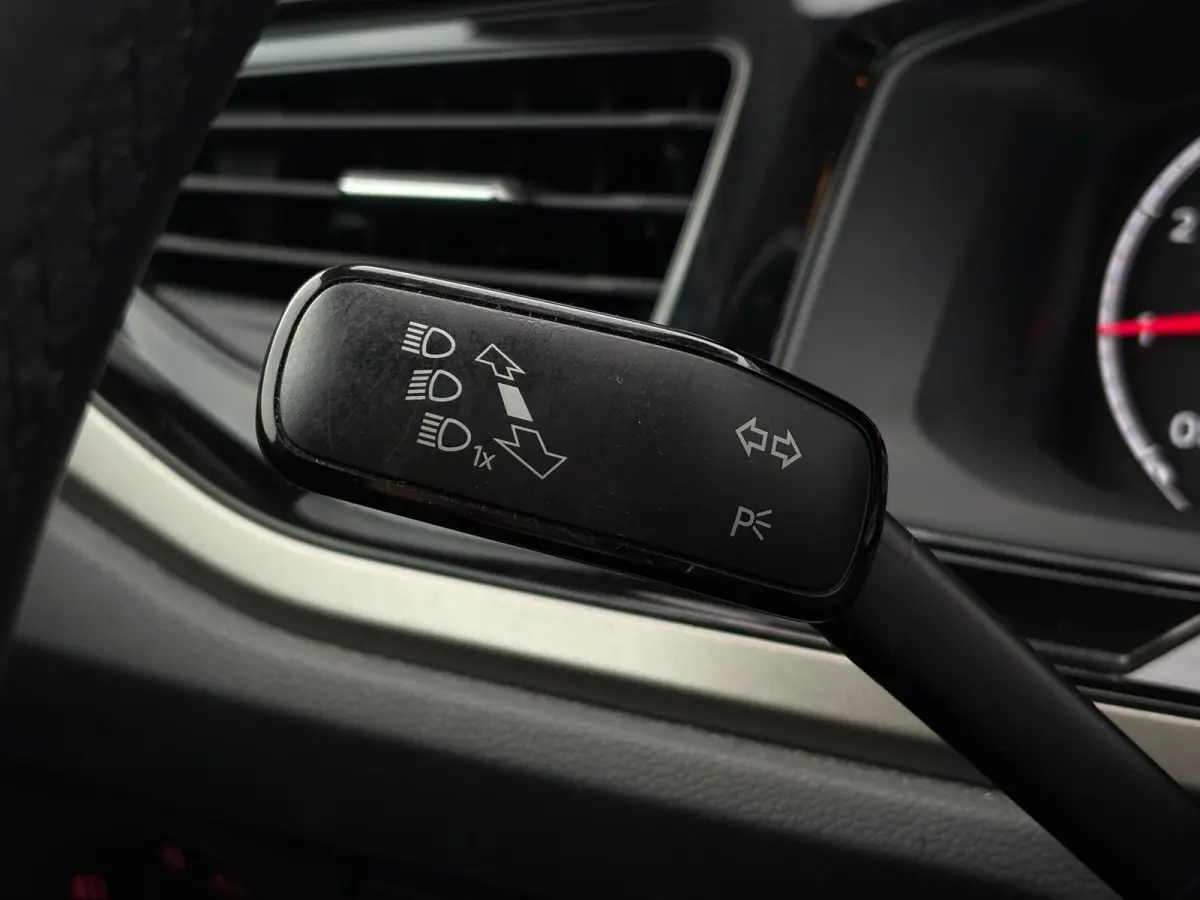 1.0 TSI 95 pk R-Line Edition 7-DSG | Achteruitrijcamera | Cruise control adaptief | Getint glas |