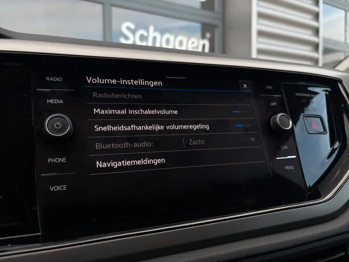 1.0 TSI 95 pk R-Line Edition 7-DSG | Achteruitrijcamera | Cruise control adaptief | Getint glas |