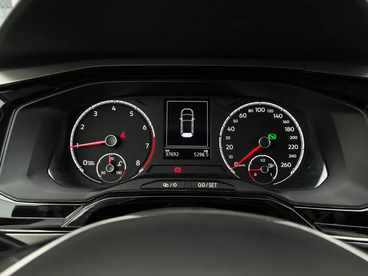 1.0 TSI 95 pk R-Line Edition 7-DSG | Achteruitrijcamera | Cruise control adaptief | Getint glas |