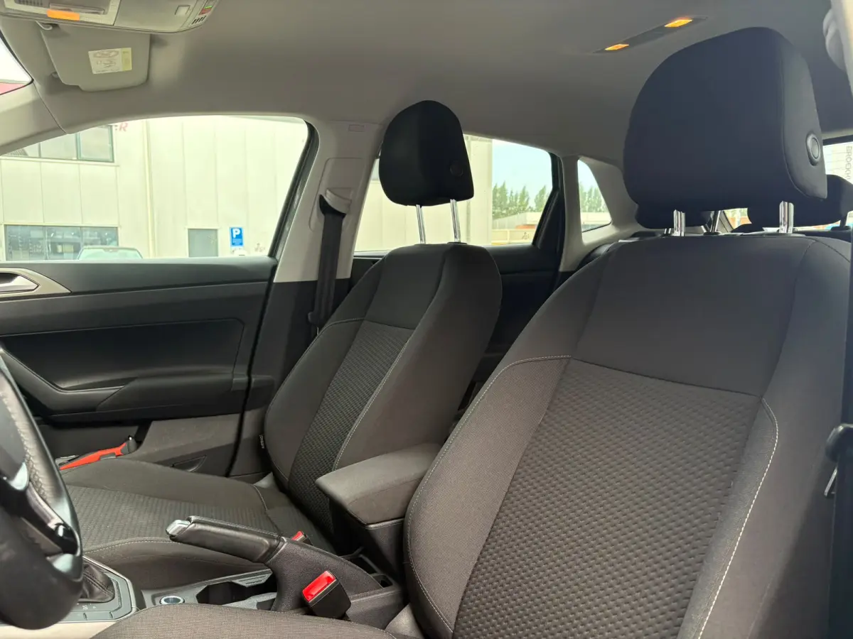 1.0 TSI 95 pk R-Line Edition 7-DSG | Achteruitrijcamera | Cruise control adaptief | Getint glas |