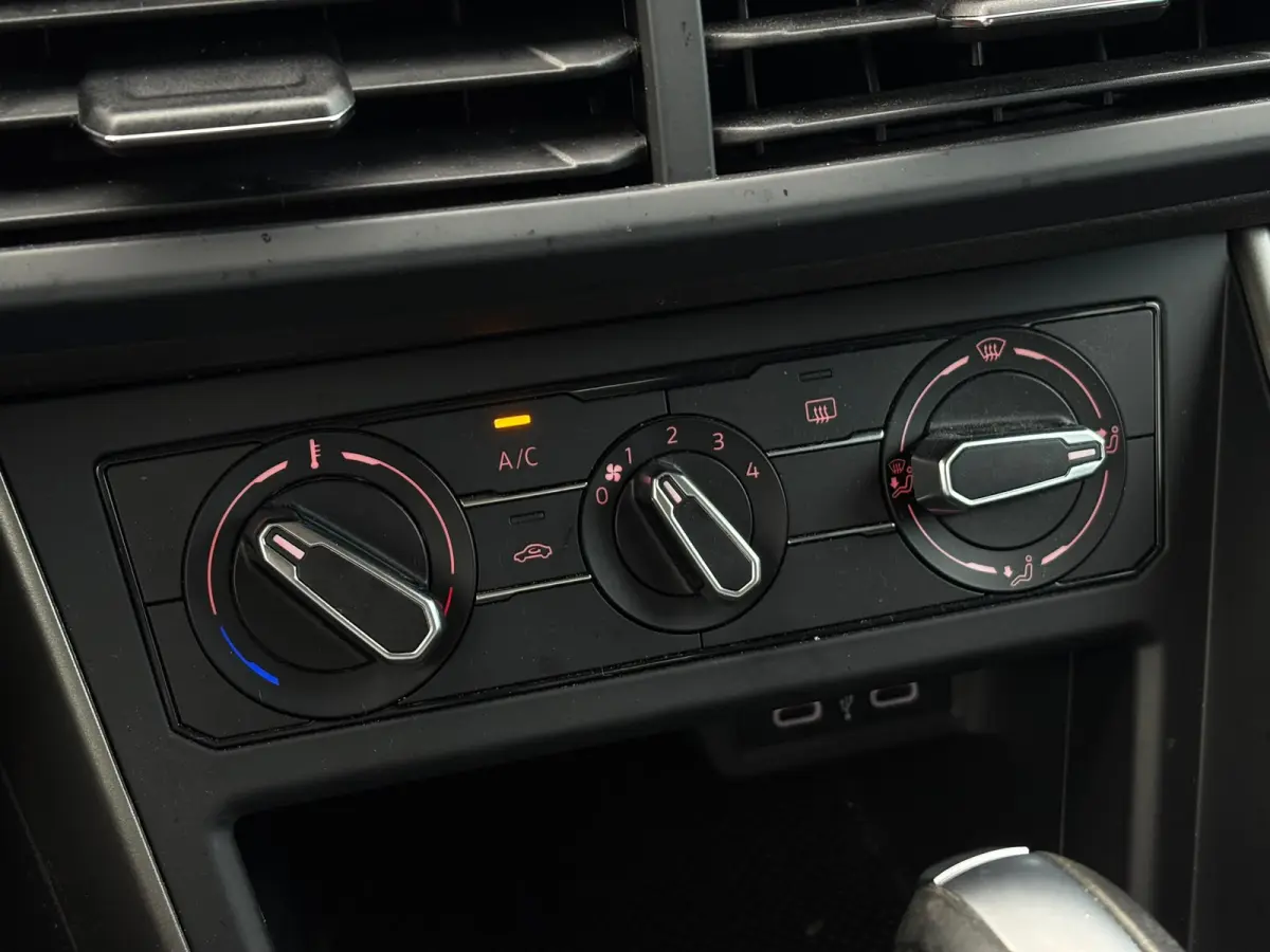 1.0 TSI 95 pk R-Line Edition 7-DSG | Achteruitrijcamera | Cruise control adaptief | Getint glas |