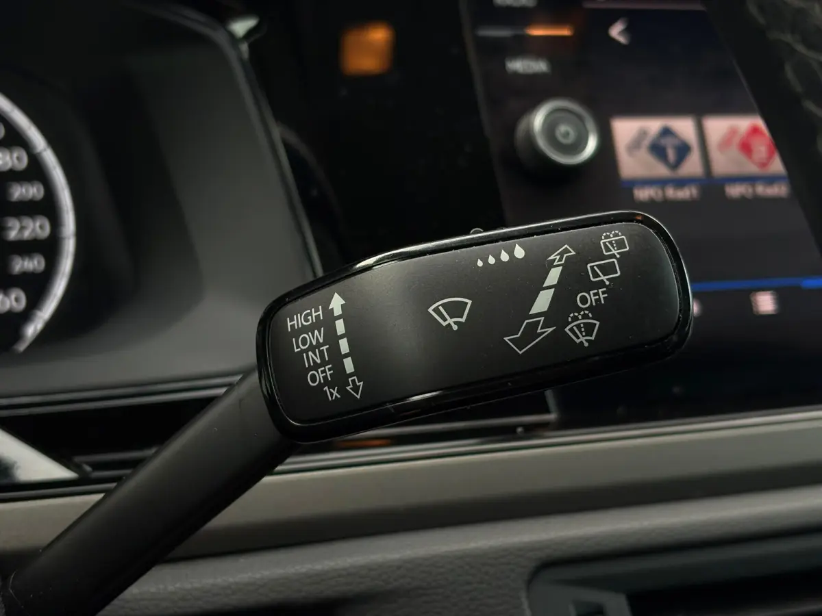 1.0 TSI 95 pk R-Line Edition 7-DSG | Achteruitrijcamera | Cruise control adaptief | Getint glas |