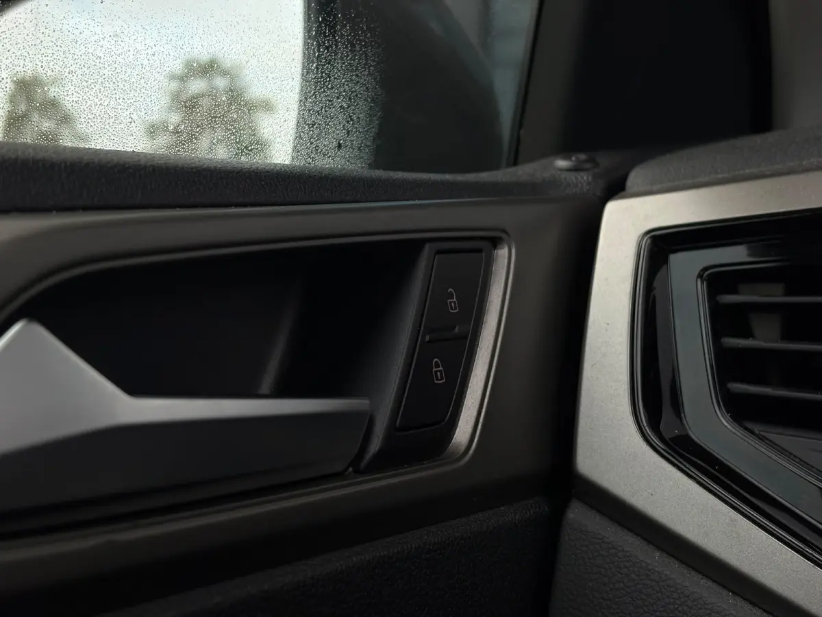 1.0 TSI 95 pk R-Line Edition 7-DSG | Achteruitrijcamera | Cruise control adaptief | Getint glas |