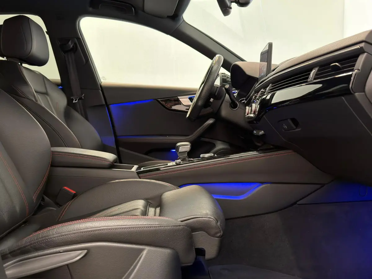 1.4 TFSI Sport S-Line Black Edition / NL-auto / Sfeerverlichting