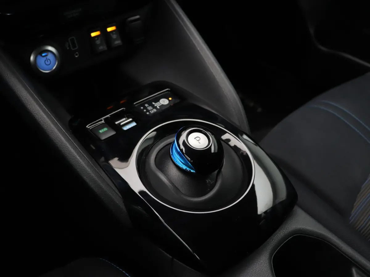 e+ N-Connecta 62 kWh | 91% SOH | Stoelverwarming voor en achter | Apple carplay/android auto | Ronomzichtcamera | Climate control | dode hoek detectie |
