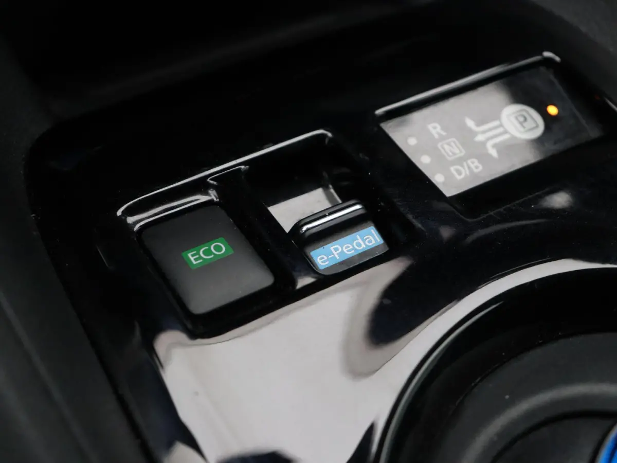 e+ N-Connecta 62 kWh | 91% SOH | Stoelverwarming voor en achter | Apple carplay/android auto | Ronomzichtcamera | Climate control | dode hoek detectie |