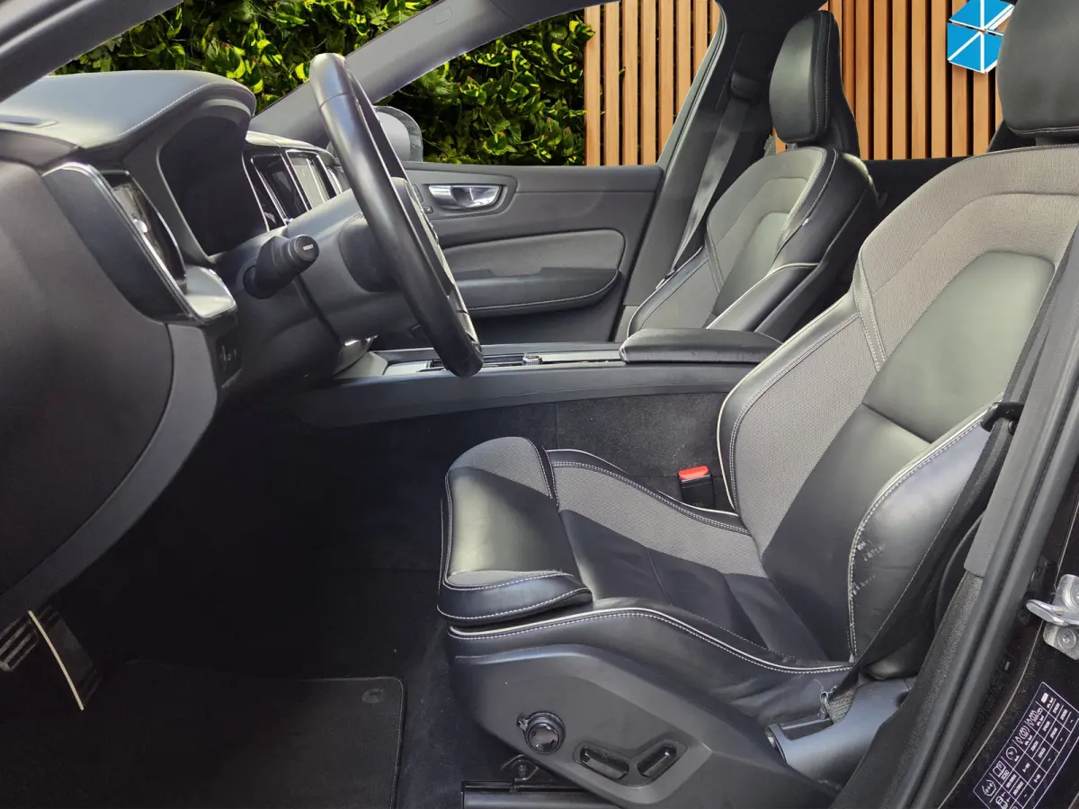 2.0 T6 Plug-in hybrid AWD Ultimate Dark | Long Range! | Luchtvering | 22" Velgen | Head-up | Pano | Memory | Harman/Kardon