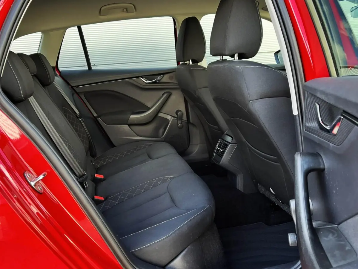 1.0 TSI 110pk Ambition | Smartlink | Trekhaak | Parkpilot Achter