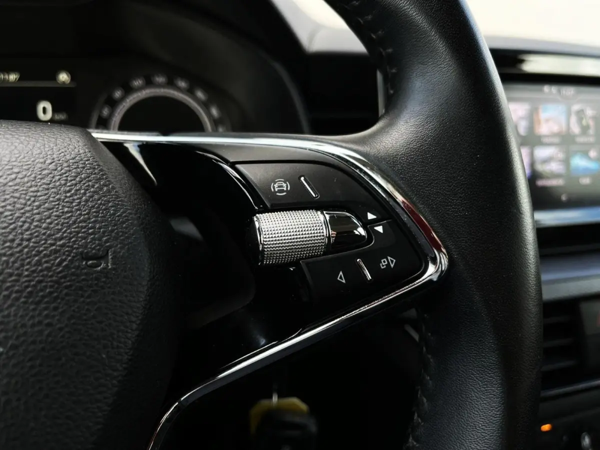 1.0 TSI 110pk Ambition | Smartlink | Trekhaak | Parkpilot Achter