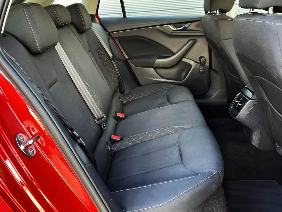 1.0 TSI 110pk Ambition | Smartlink | Trekhaak | Parkpilot Achter