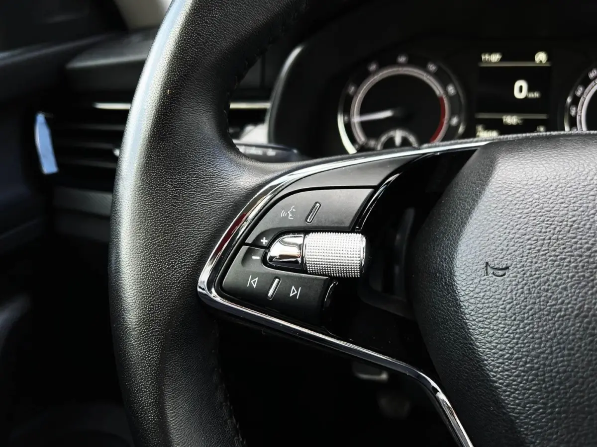 1.0 TSI 110pk Ambition | Smartlink | Trekhaak | Parkpilot Achter