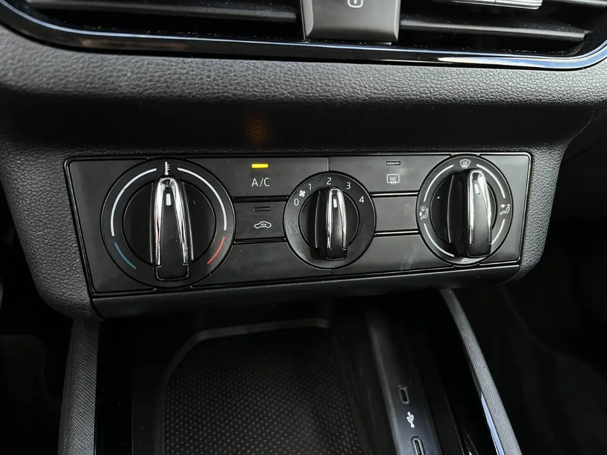 1.0 TSI 110pk Ambition | Smartlink | Trekhaak | Parkpilot Achter