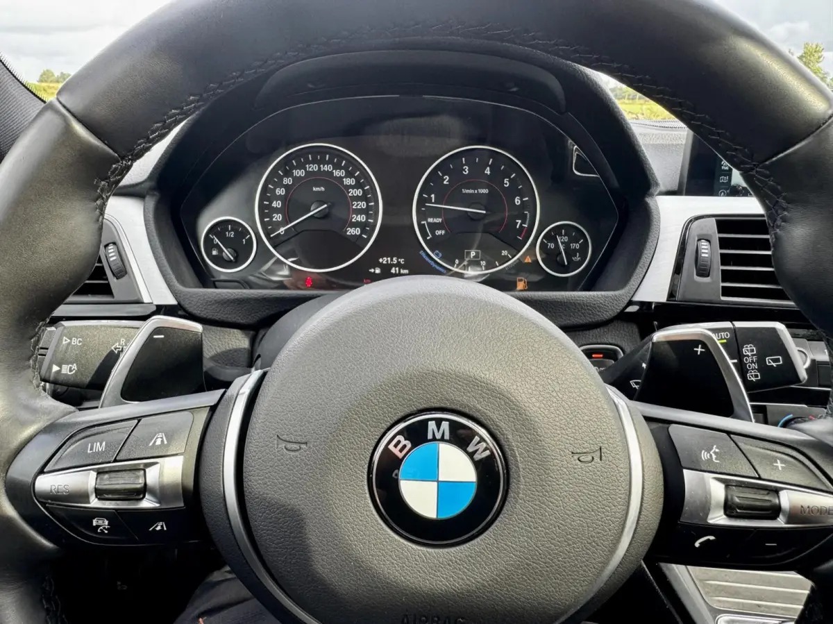 330i xDrive Edition Sport |HUD|Pano|Leer