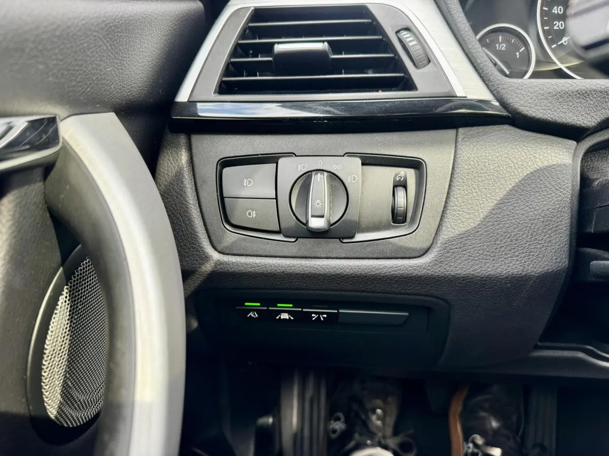 330i xDrive Edition Sport |HUD|Pano|Leer