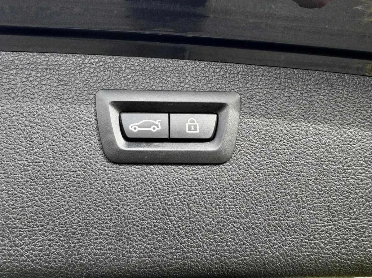 330i xDrive Edition Sport |HUD|Pano|Leer