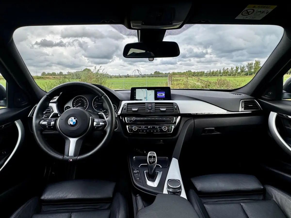 330i xDrive Edition Sport |HUD|Pano|Leer