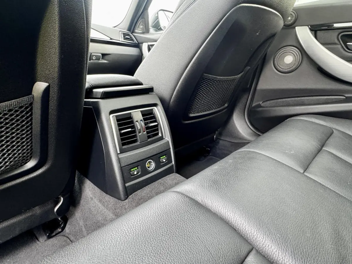 330i xDrive Edition Sport |HUD|Pano|Leer