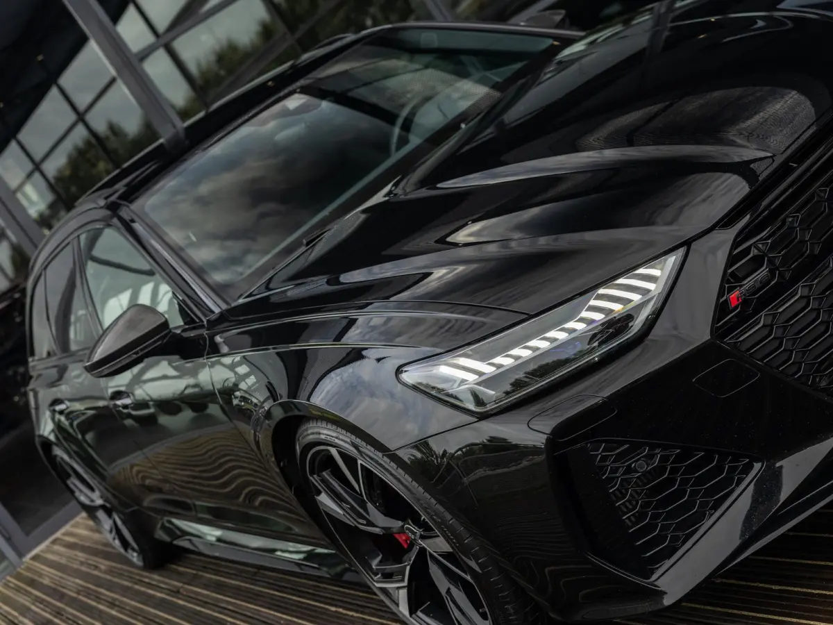 4.0 TFSI quattro | DYNAMIC | HEAD-UP DISPLAY | STOELVENTILATIE | PANORAMA/SCHUIF-KANTELDAK | SPORTUITLAATSYSTEEM | ACHTERUITRIJCAMERA | VIERWIELBESTURING | BTW AUTO |