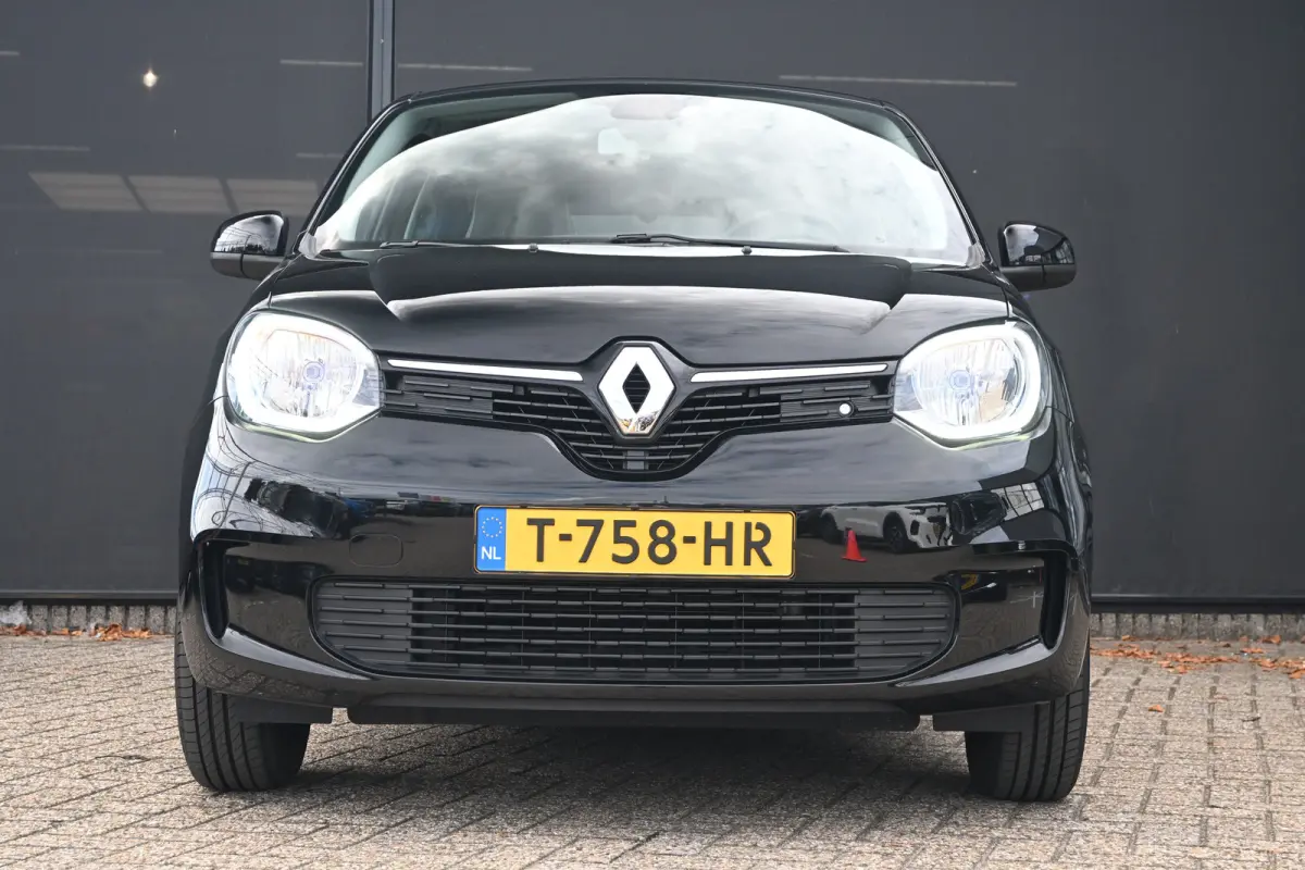 Z.E. R80 E-Tech Equilibre 22 kWh | Navi by app | Cruise control | DAB | Parkeersensoren achter | elektr. Ramen voor | Airco |