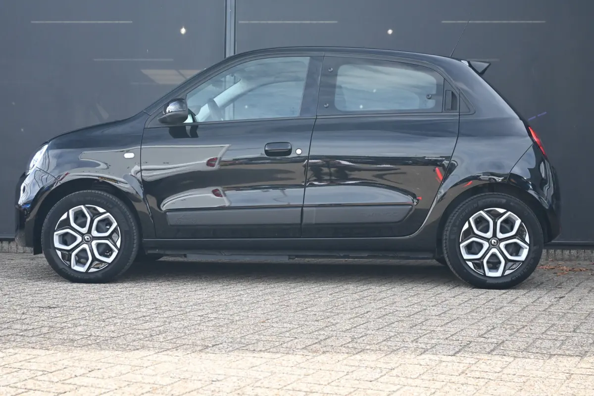 Z.E. R80 E-Tech Equilibre 22 kWh | Navi by app | Cruise control | DAB | Parkeersensoren achter | elektr. Ramen voor | Airco |