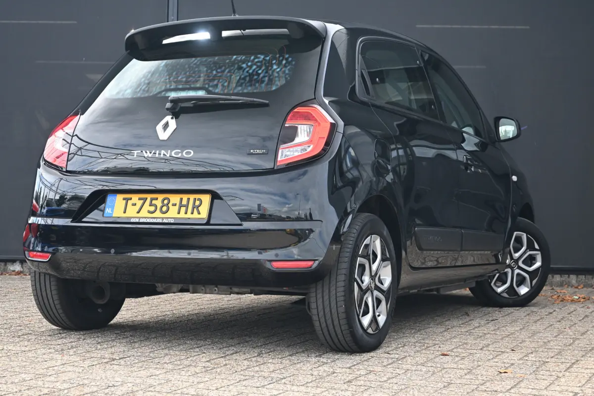 Z.E. R80 E-Tech Equilibre 22 kWh | Navi by app | Cruise control | DAB | Parkeersensoren achter | elektr. Ramen voor | Airco |