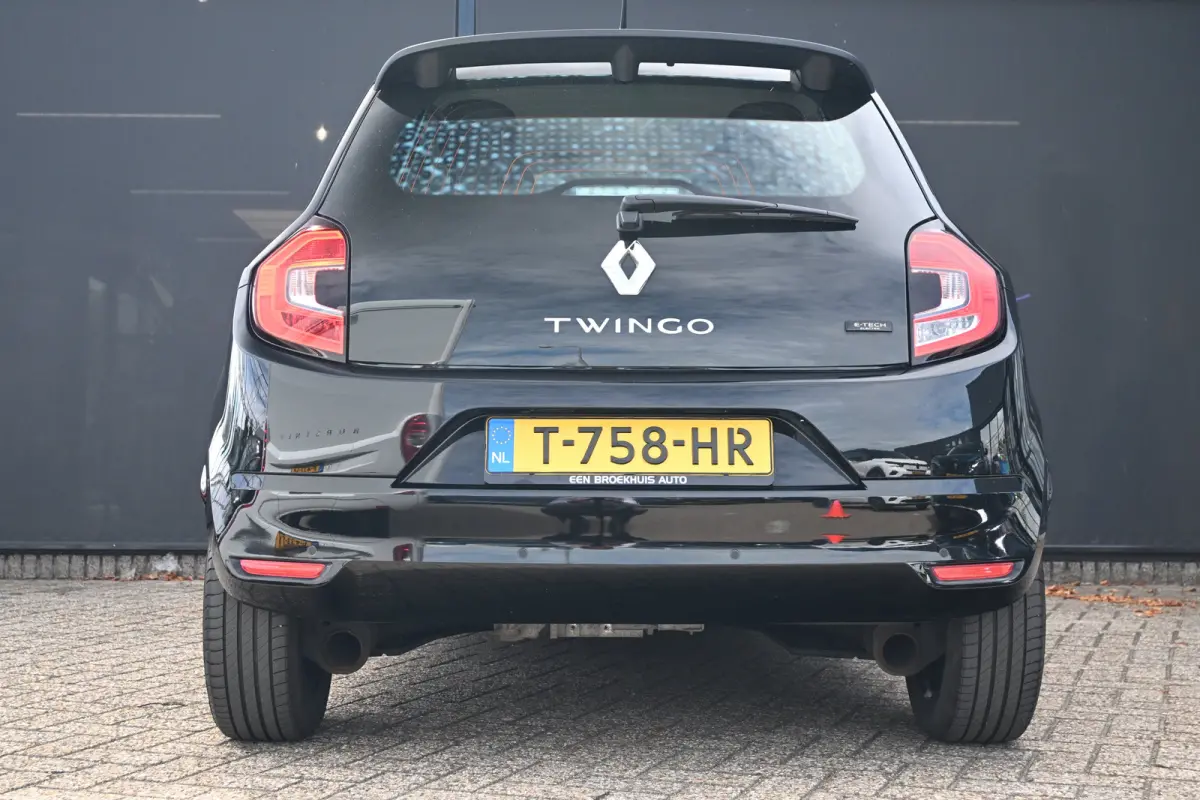 Z.E. R80 E-Tech Equilibre 22 kWh | Navi by app | Cruise control | DAB | Parkeersensoren achter | elektr. Ramen voor | Airco |