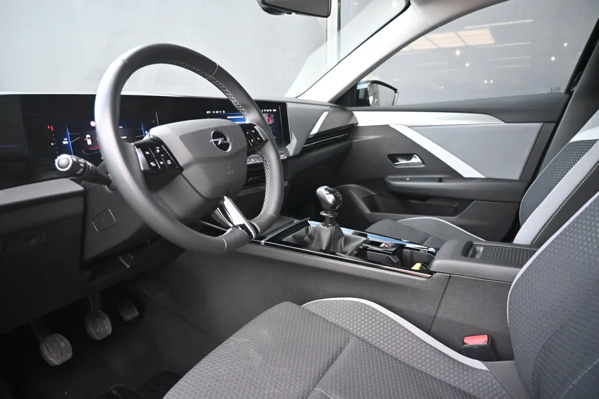 1.2 Edition |  Navi by app | Cruise Control | DAB | Extra getint glas (Achter) | LMV 16" | Parkeer sensoren voor en achter |