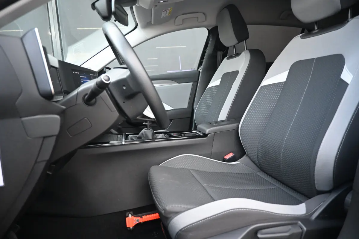 1.2 Edition |  Navi by app | Cruise Control | DAB | Extra getint glas (Achter) | LMV 16" | Parkeer sensoren voor en achter |