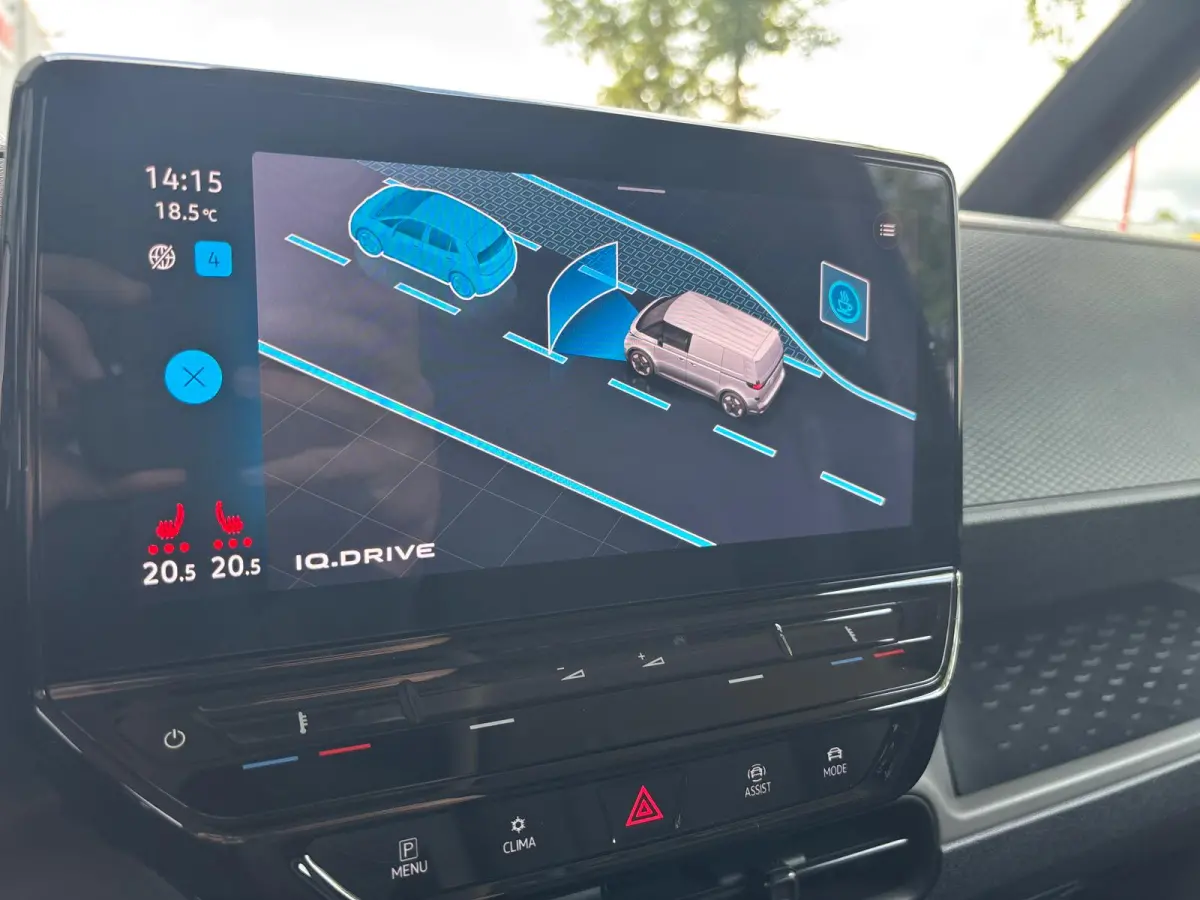 77 kWh | Sfeerverlichting | Stoelverwarming | Apple Carplay | Adaptieve Cruise