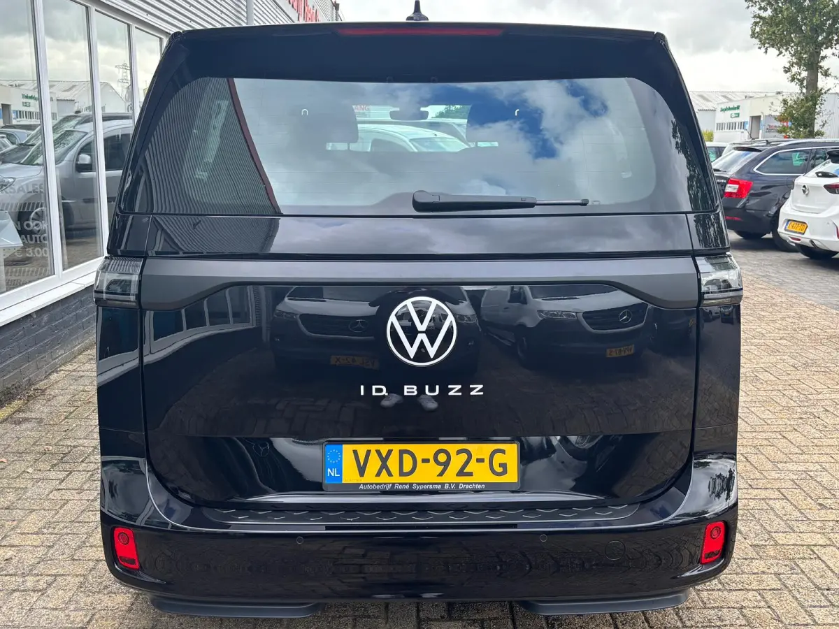 77 kWh | Sfeerverlichting | Stoelverwarming | Apple Carplay | Adaptieve Cruise