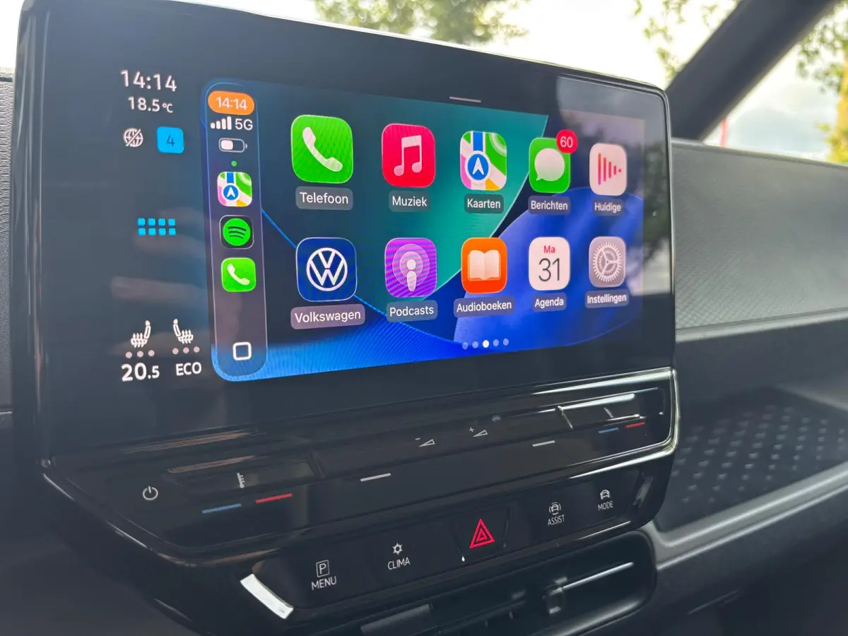 77 kWh | Sfeerverlichting | Stoelverwarming | Apple Carplay | Adaptieve Cruise