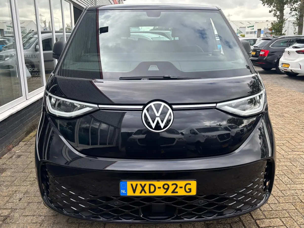 77 kWh | Sfeerverlichting | Stoelverwarming | Apple Carplay | Adaptieve Cruise