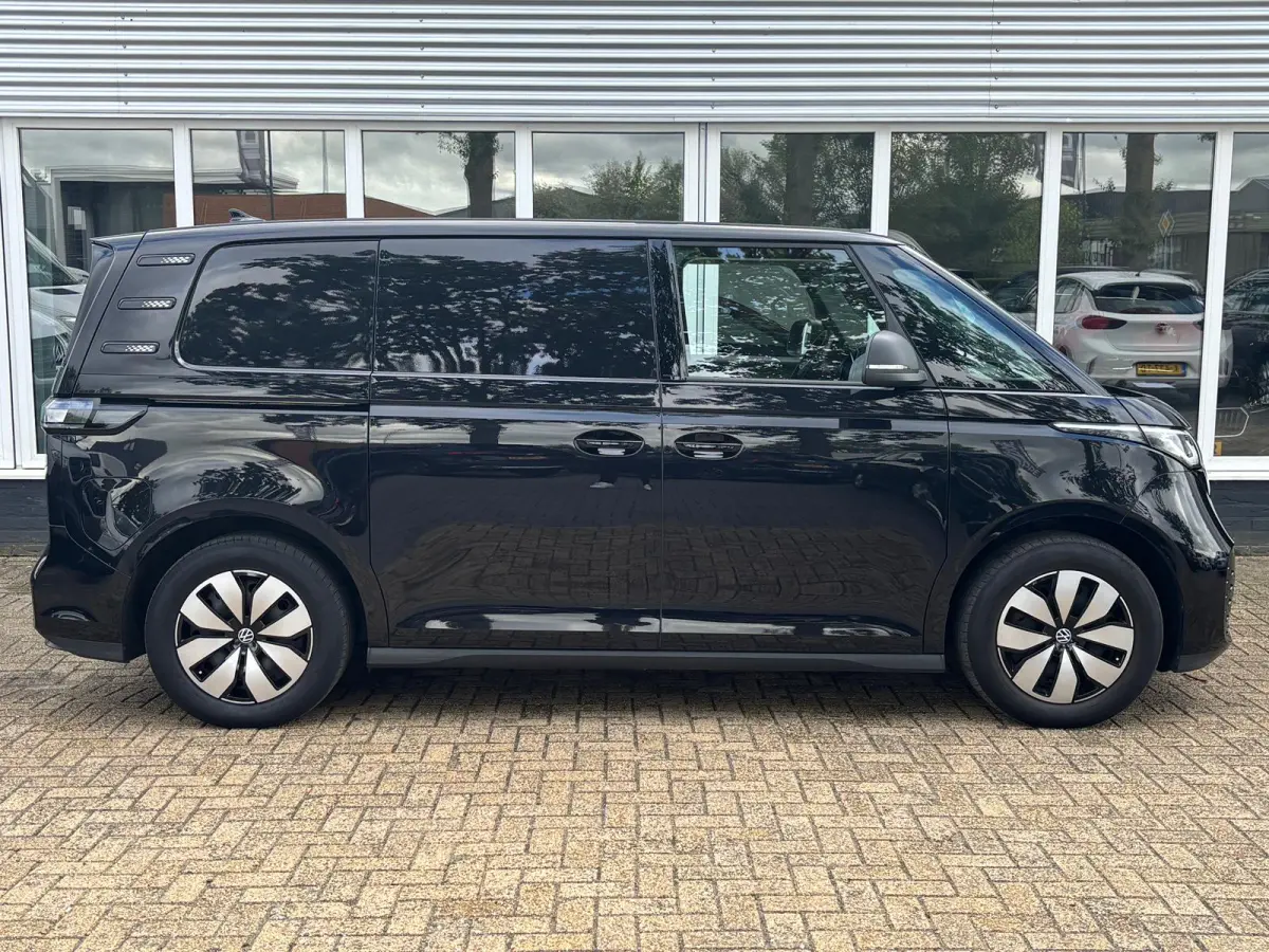77 kWh | Sfeerverlichting | Stoelverwarming | Apple Carplay | Adaptieve Cruise