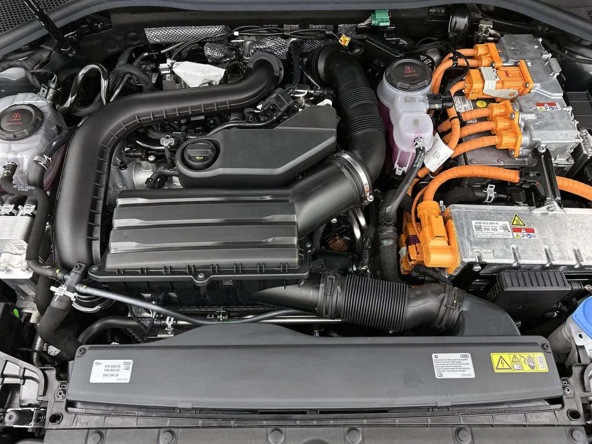 40 TFSI e S edition 204 PK
