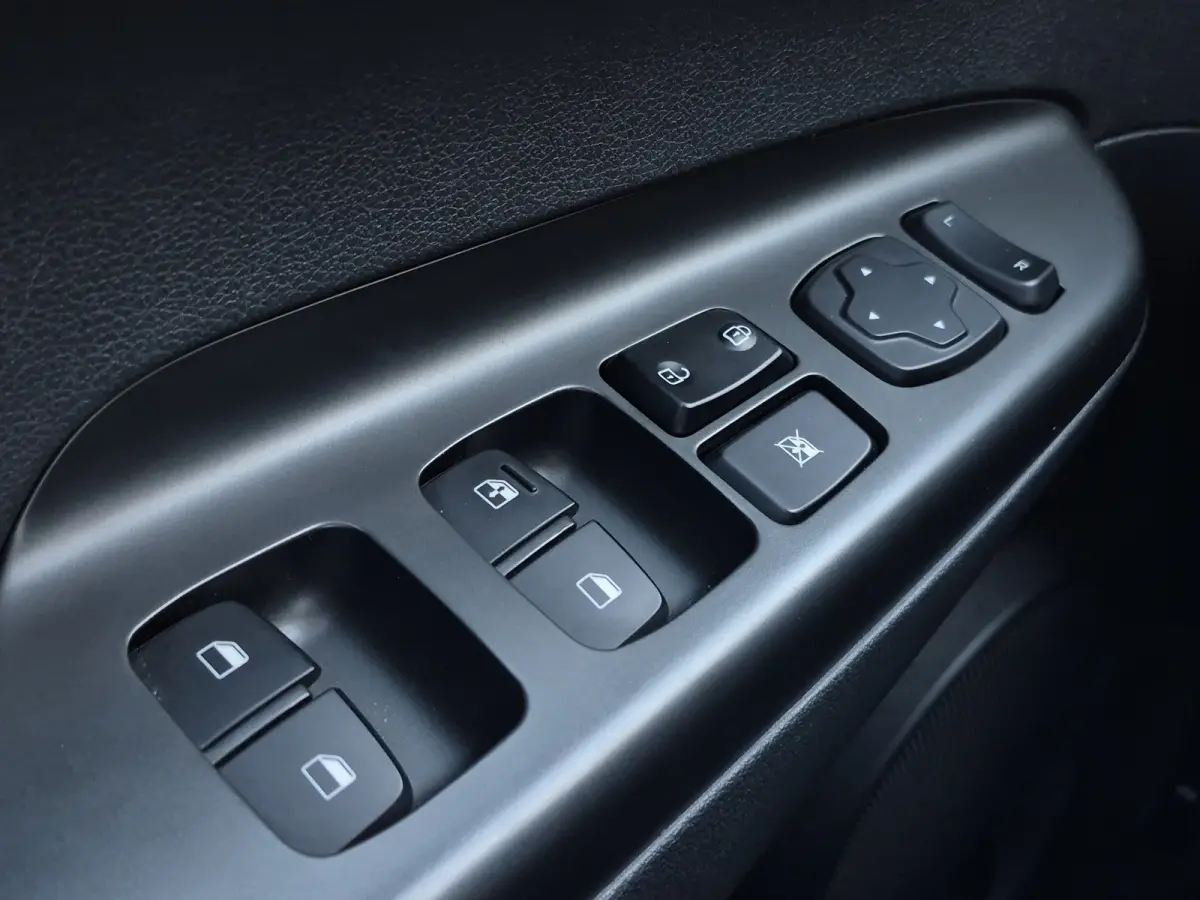 Comfort 2WD | 100% SoH | Stoelverwarming | Stuurhulp | Camera | Android auto en Apple carplay | Climate control | Stuurverwarming | LMV 17 inch