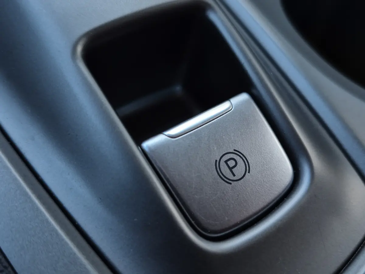 Comfort 2WD | 100% SoH | Stoelverwarming | Stuurhulp | Camera | Android auto en Apple carplay | Climate control | Stuurverwarming | LMV 17 inch