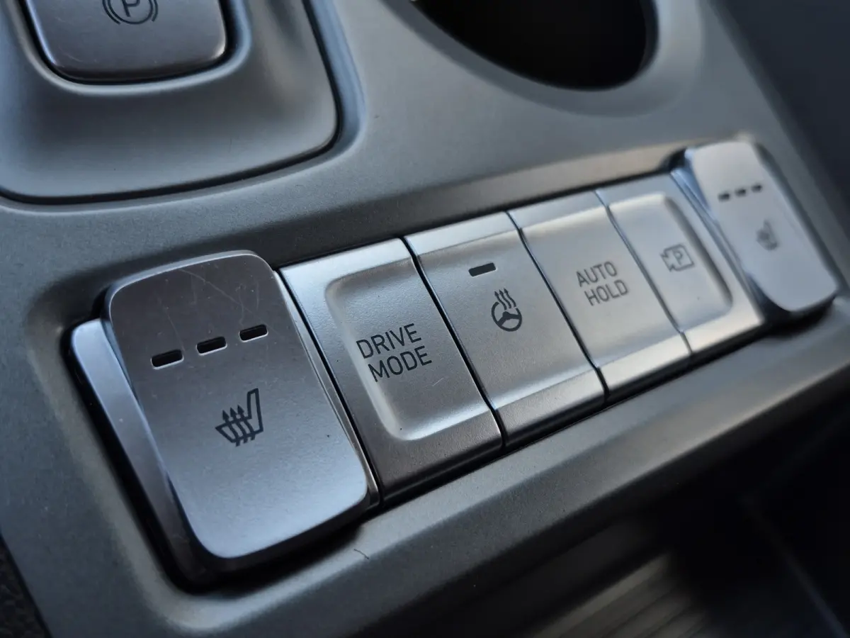 Comfort 2WD | 100% SoH | Stoelverwarming | Stuurhulp | Camera | Android auto en Apple carplay | Climate control | Stuurverwarming | LMV 17 inch
