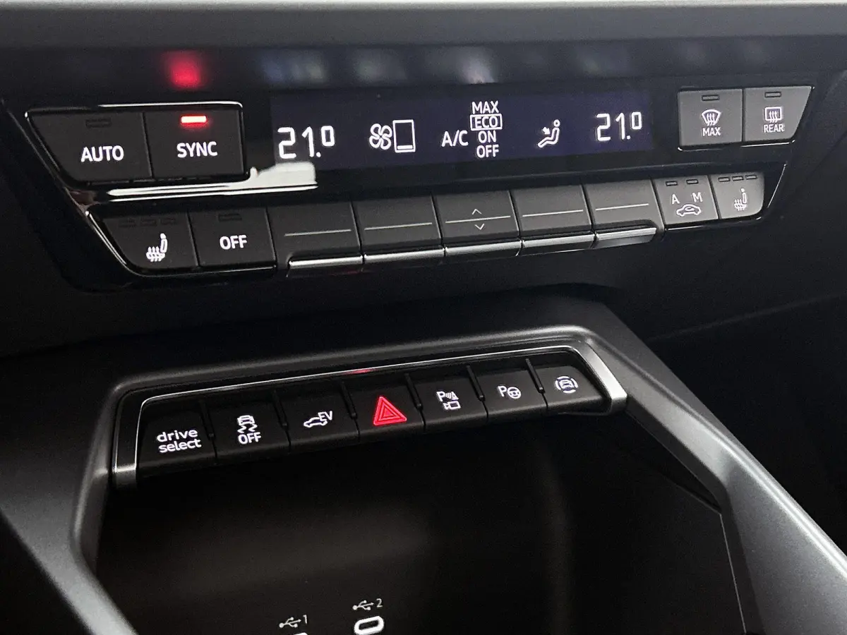 40 TFSI e Hybrid Advanced Edition | Automaat | Optiek Zwart | Sportstoelen | Stoelverwarming | Apple Carplay | Android Auto |